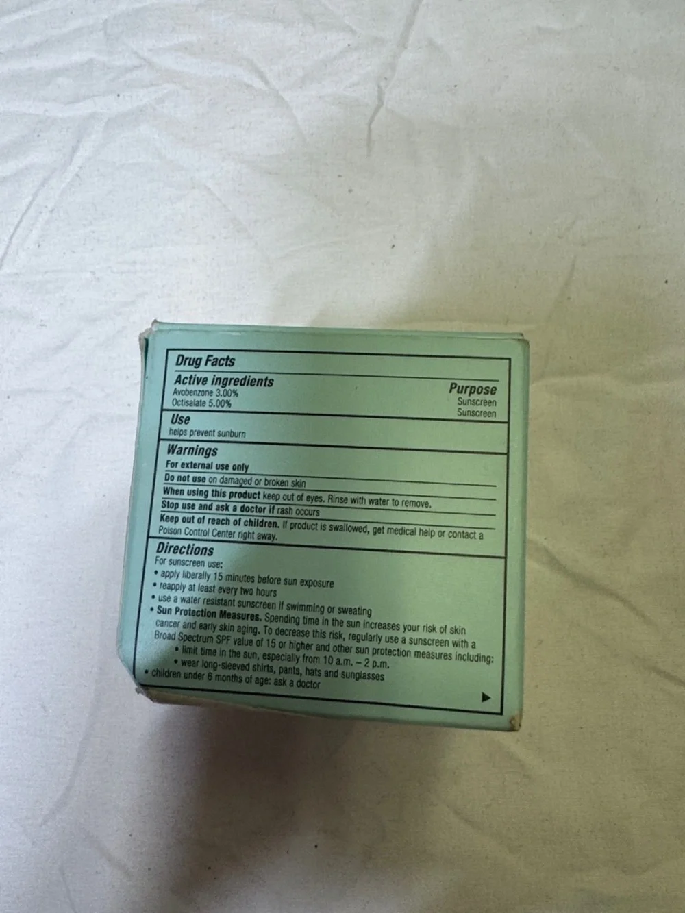 Estee Lauder DayWear Moisture Creme - Mint Green with Gold Accent - Picture 4 of 6